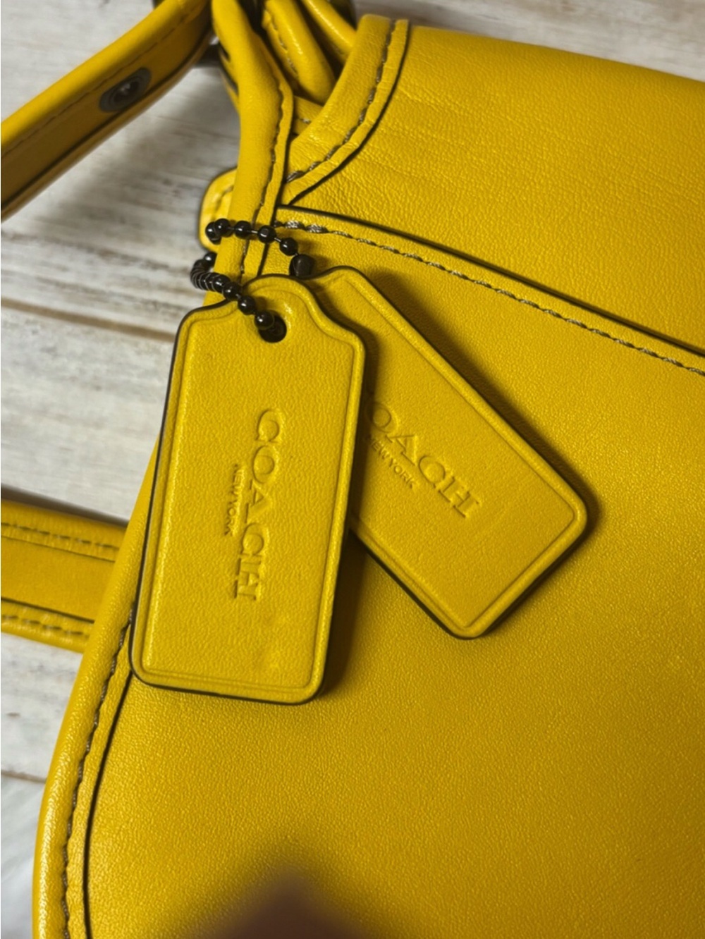 Coach 2017 limited edition glove tanned mini saddle bag with 2 hang tags - Picture 1 of 1
